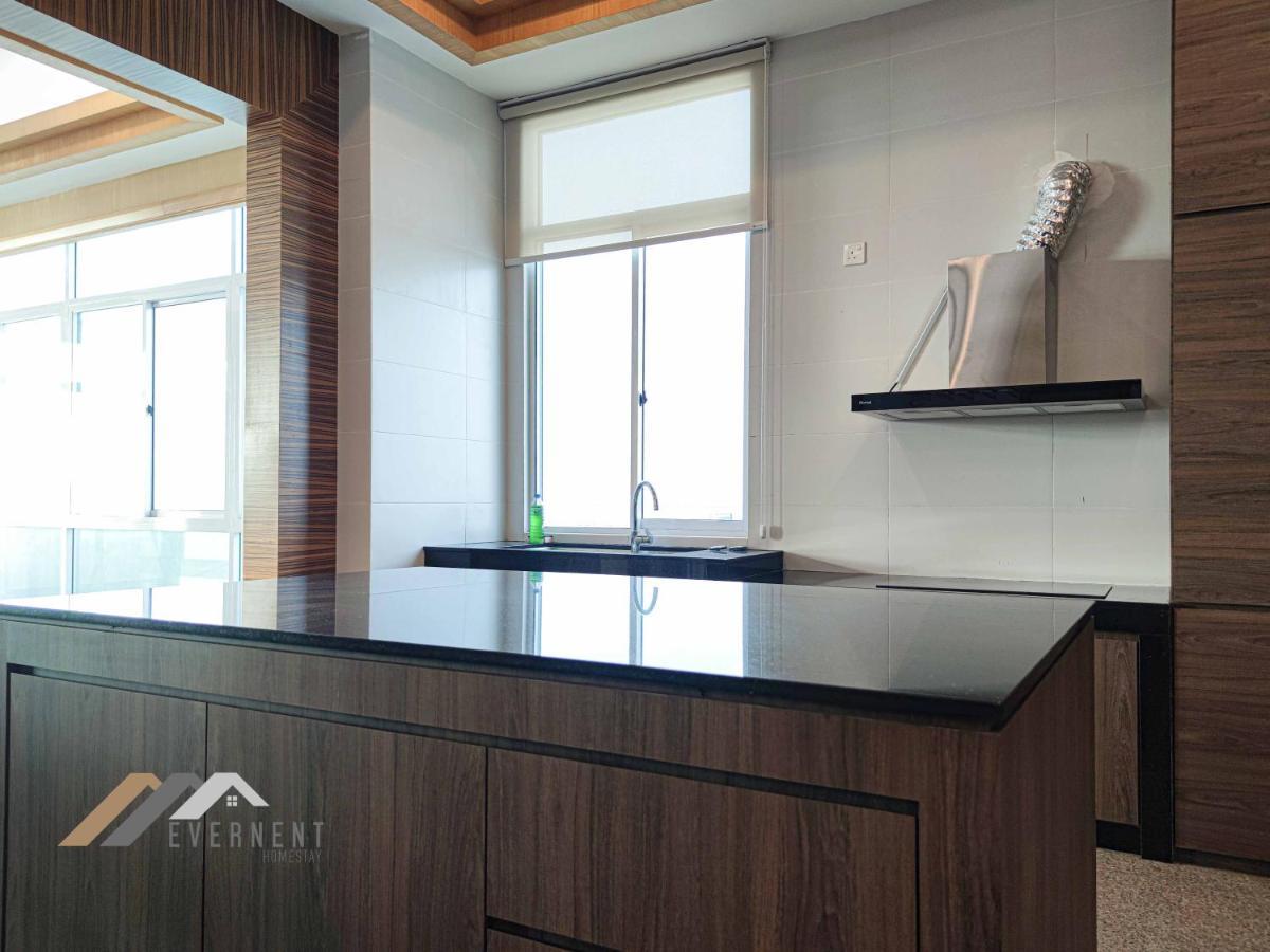 Bay Penthouse By Evernent Miri